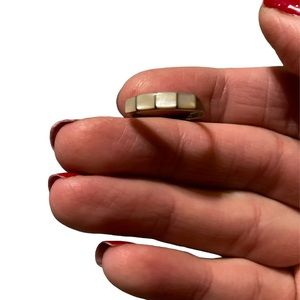 Classy sterling silver ring